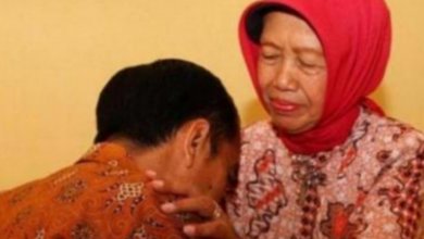 Photo of Kabar Duka: Ibunda Jokowi Tutup Usia 77 Tahun
