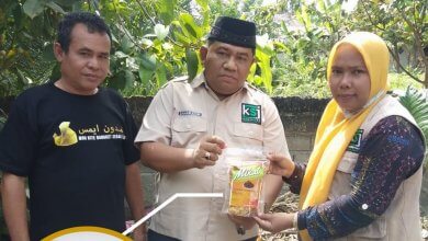 Photo of Bantu Promosikan UMKM, KSJ Langkat Jadikan Cemilan Mikat Sebagai Oleh-Oleh